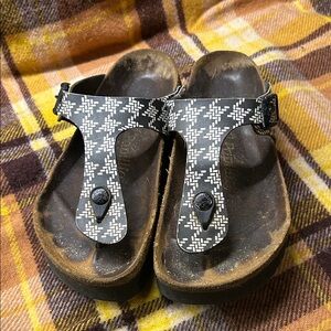 Birkenstock platform Giza Black and White Patterned Sandals